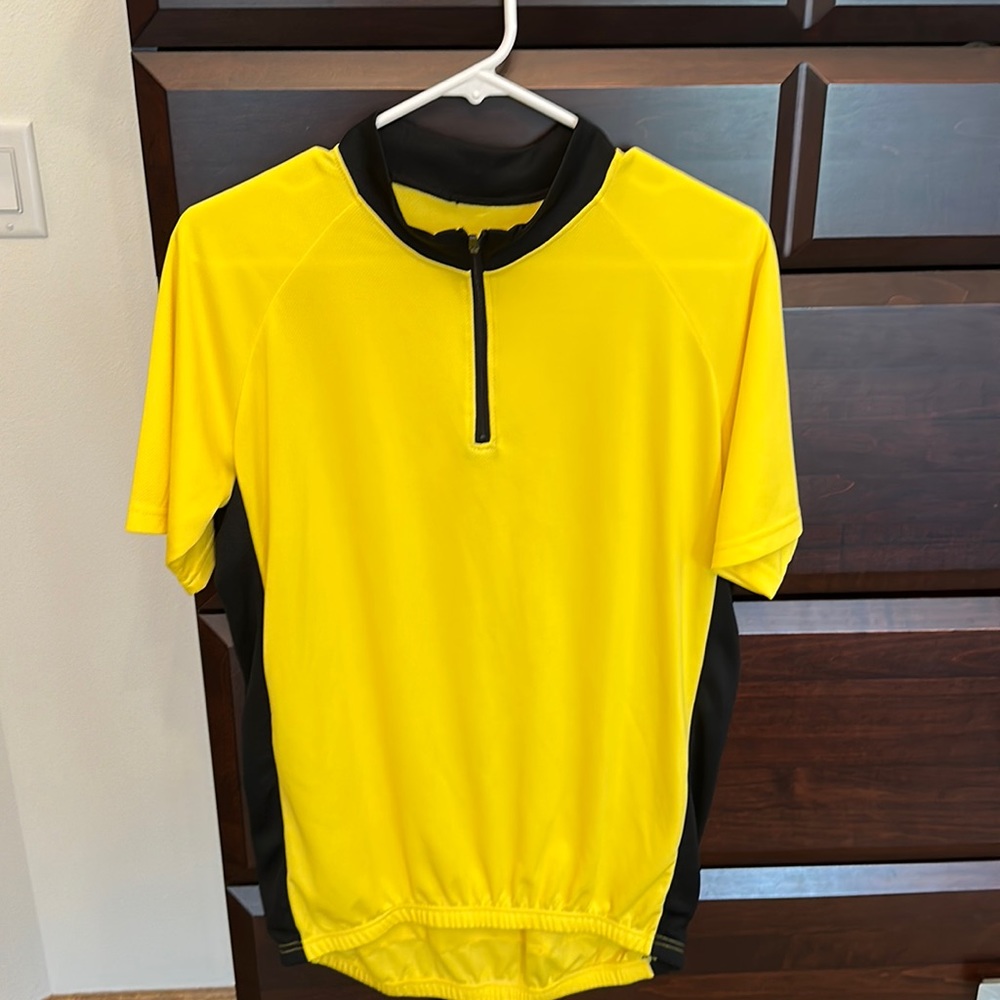 Men’s yellow bike shirt